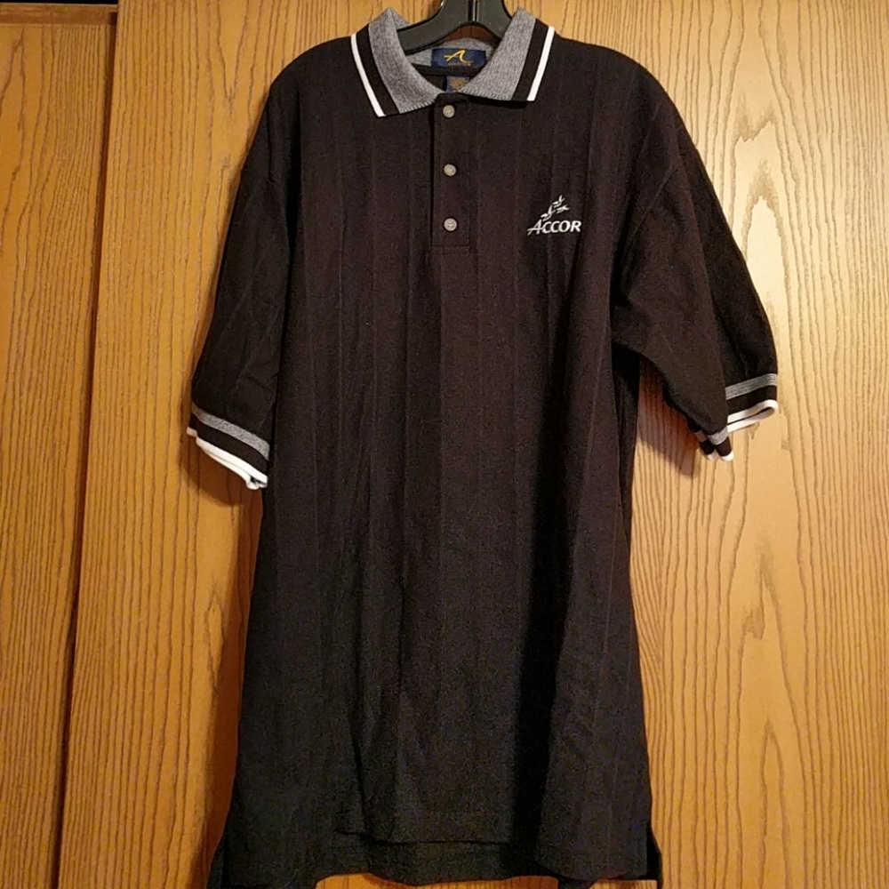 Mens XL shirt nwot polo style